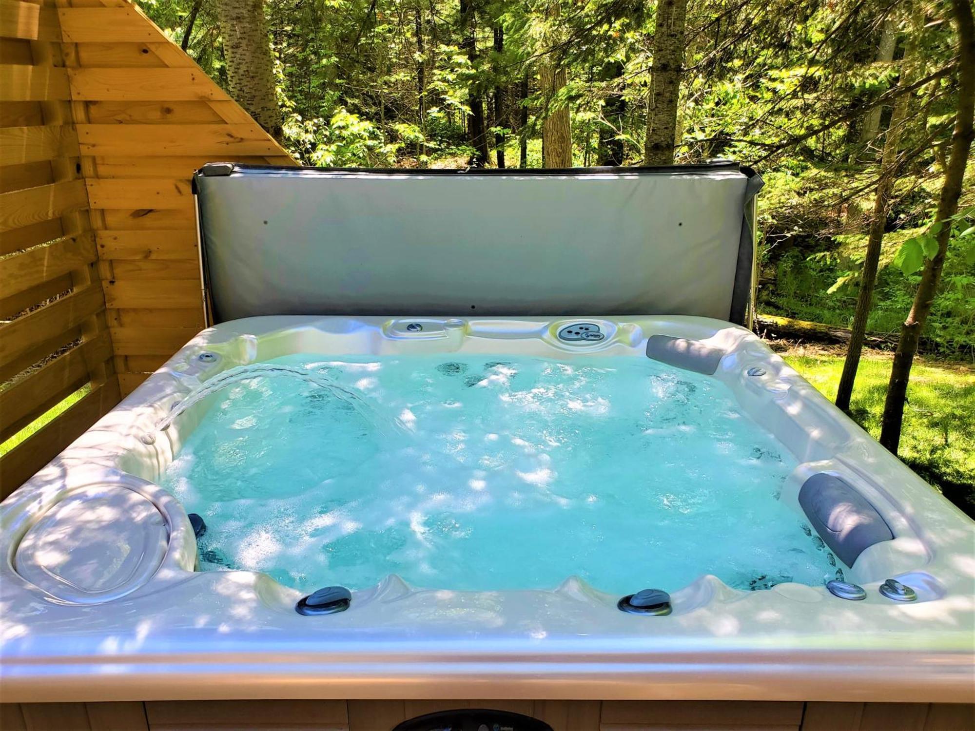 トラバーズ・シティ Steps To Beach-Hot Tub-Fireplace-Northern Originalヴィラ エクステリア 写真